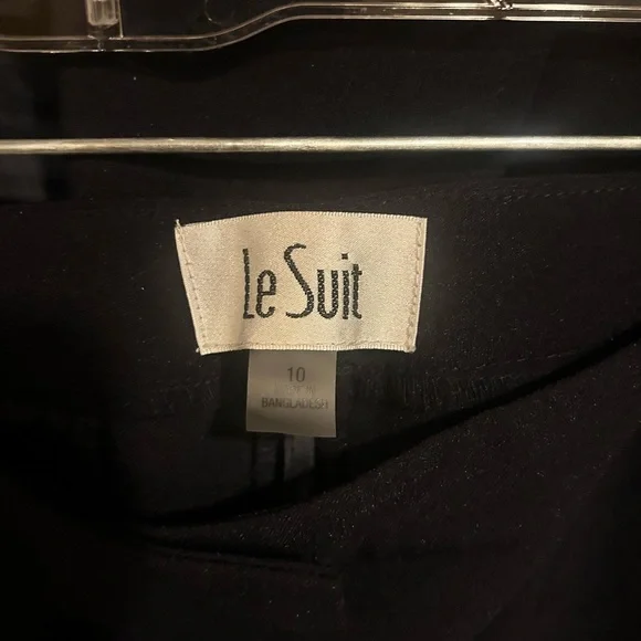 Le Suit Women’s Navy Blue 2 Piece Suit – Size 10 Pleated Pants Worn Once - Picture 5 of 12